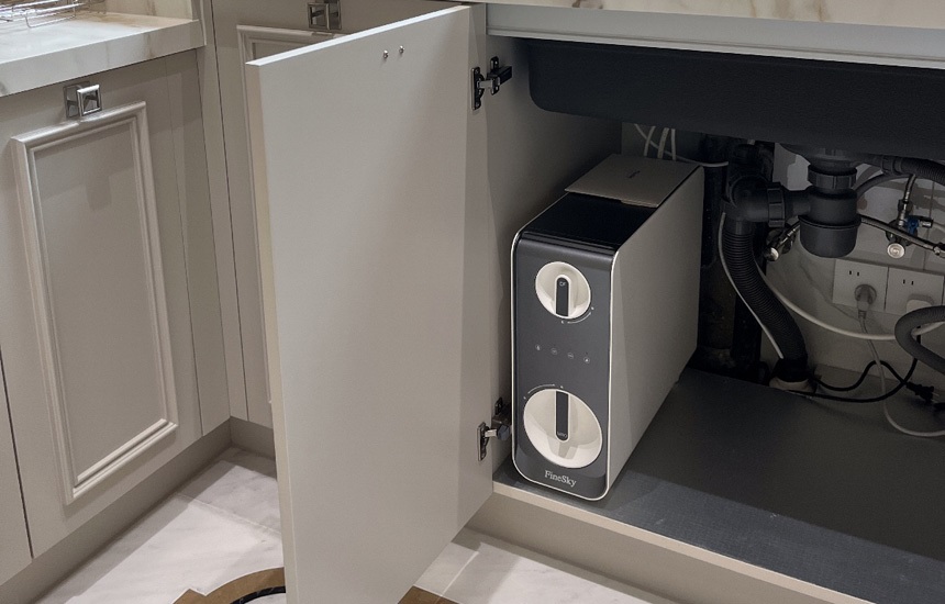 上海陽(yáng)光花城客戶安裝RO凈水器+超濾凈水器+冰熱直飲水機(jī)AUC370